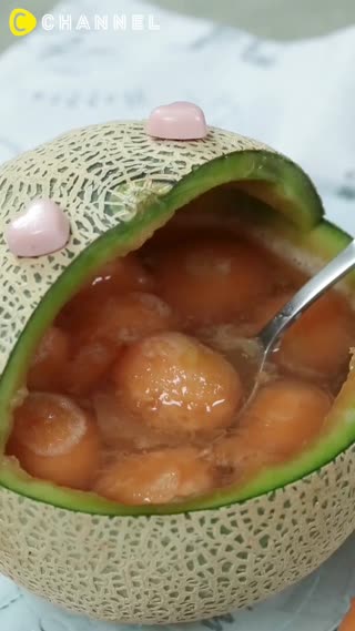 เจลลี่เย็นซ่าในลูกเมล่อน    