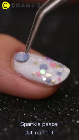 เล็บลายจุดสวยหวานสีพาสเทล