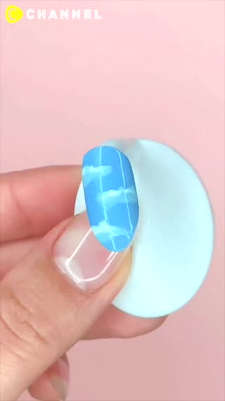 ล่อยลอยไป ในเล็บท้องฟ้าสวย