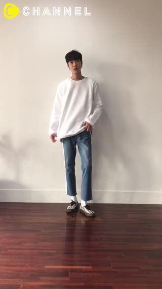 【韓国ファッション情報】オーバーサイズのスウェットで清潔感のある春スタイル