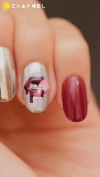 ロックカワイイ♡インパクト大のミラーリップネイル