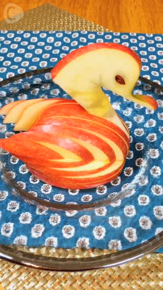 りんごが白鳥に変身！食卓も華やかに☆