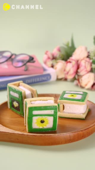 Sweet Marshmallow Book Cookie Sandwich!