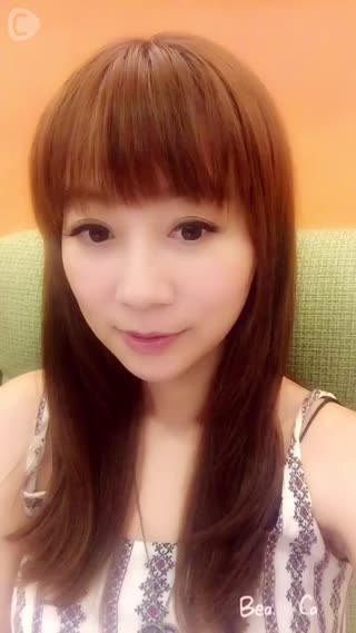 「粉嫩裸色+鑽飾光療」抓住夏天的尾巴