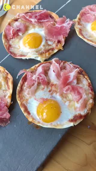 簡単！餃子の皮でうずらの卵ピザ