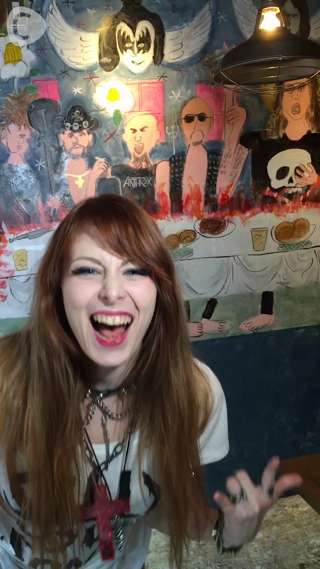 “ヘドバン”クッキング!?高円寺でヘヴィメタ料理を堪能！