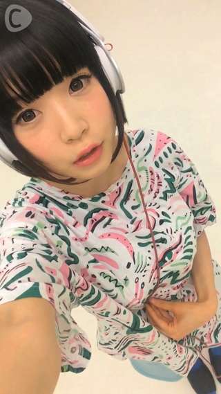 POCHI "I show my headphone★ bow-wow"