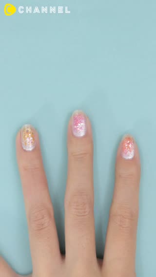 じんわり指先にとけ込む♡セルフチークネイル