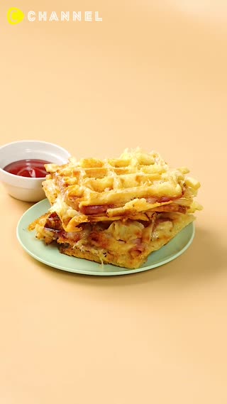 4 Amazing Savory Waffle Maker Recipes 😋
