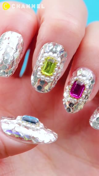 Gorgeous Stone Enclosing Nail Art