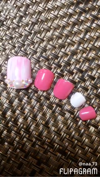 セルフネイル派の方にオススメ！シンプルフットネイル