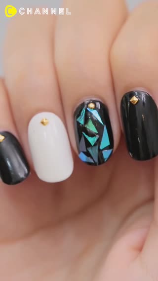 超簡單♡充滿神秘感的亮片美甲