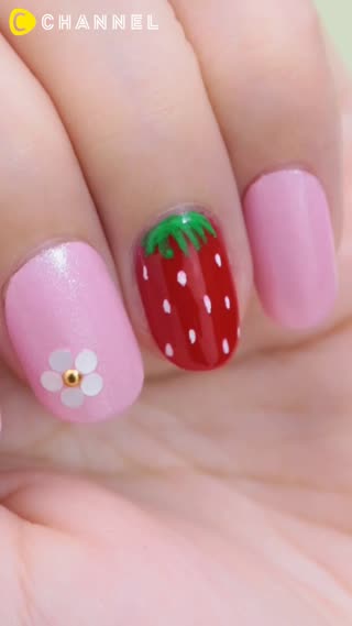 真っ赤ないちごを手先にON！いちごネイルのやり方♡
