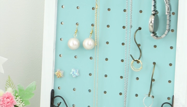 アクセサリースタンドを100均diy パンチングボードでかわいく飾ろう C Channel アクセサリースタンドを100均diy パンチングボードでかわいく飾ろう C Channel