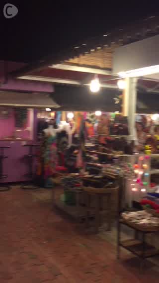 掘り出し物たくさんっ！カンボジアのアンコールナイトマーケットで夜まで盛り上ろう！