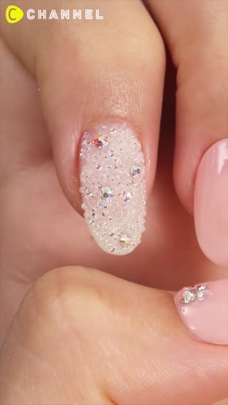 ทาสีเจลแบบใหม่  แค่เหยาะคริสตัลก็สวยวิ้ง