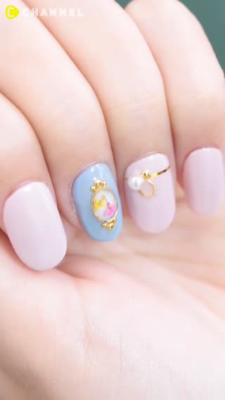 Hiasan kuku dengan bunga - bunga