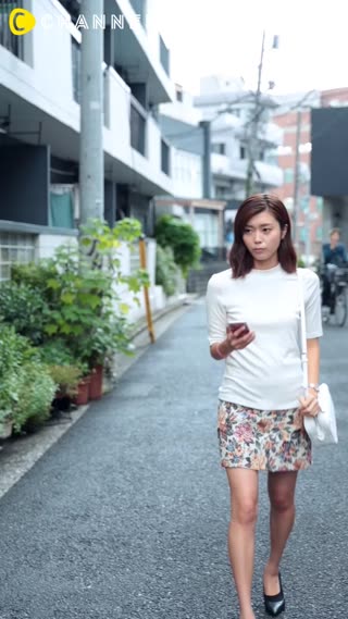 清楚＆カワイイ♡「ユニクロのハイネックTシャツ」をレース＆リボンでリメイク！