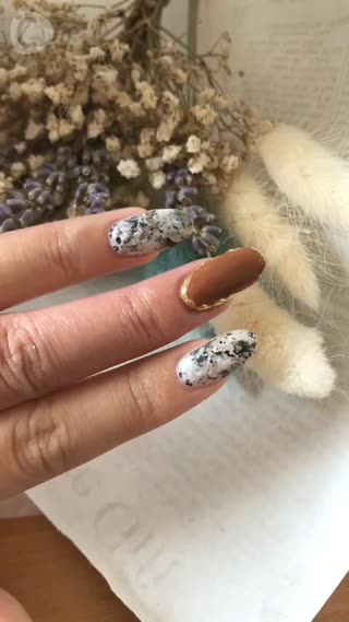 韓國最流行！土色系大理石美甲