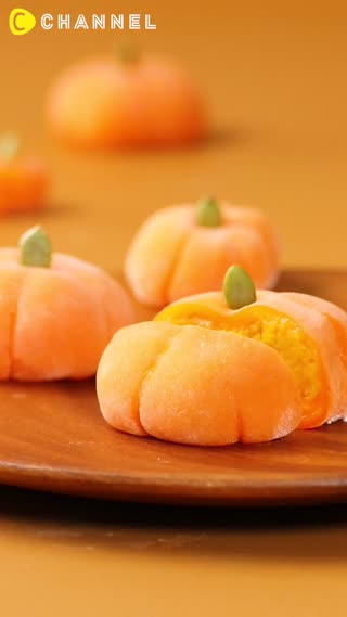 Perfect for Fall ♡ Pumpkin Mochi!
