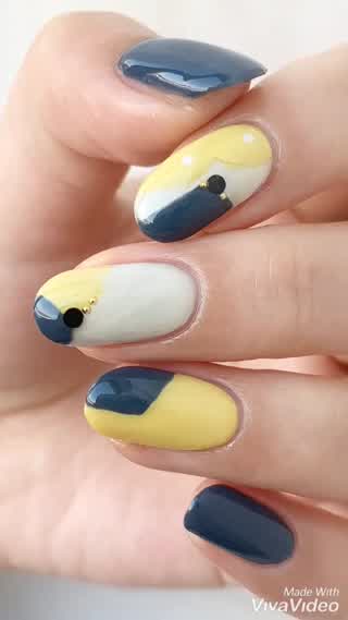 フリーハンドで北欧ネイル