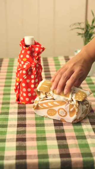 用日式擦手巾來包裝寶特瓶&便當盒