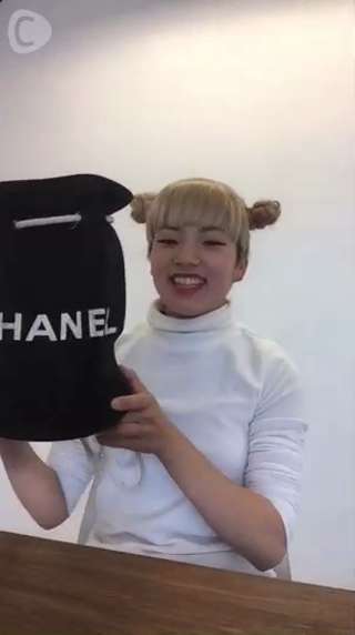 矢部ユウナのカバンの中、気になりますか？