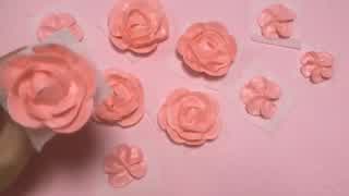 アイシングで花絞り。