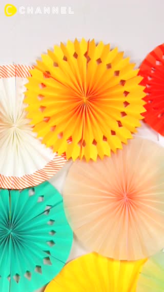 パーティにオススメ♡ 元気ビタミンカラーのペーパーファンでお部屋を華やかに♪