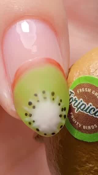 本物みたい！美味しそうなキウイネイル