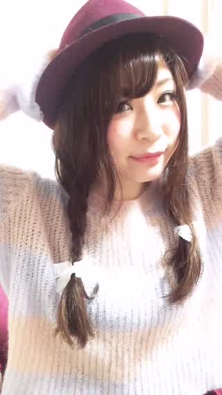 極限までゆる〜くがコツ！ハットやニット帽に合うヘアアレンジ！