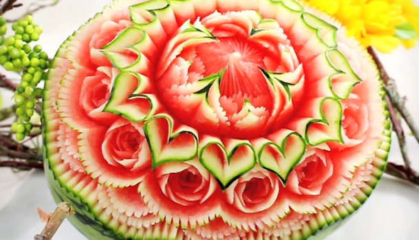 うっとりする程美しい♡ ナイフ1本で魅せる芸術！スイカの彫刻 | C CHANNEL