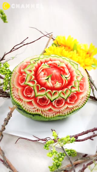 うっとりする程美しい♡ ナイフ1本で魅せる芸術！スイカの彫刻 | C CHANNEL
