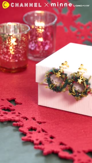 もうすぐクリスマスの季節！耳元を飾る「プチリースイヤリング」