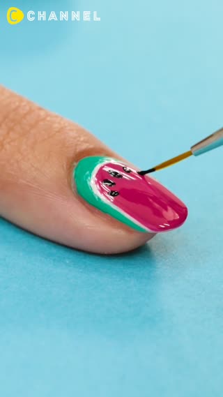 ポップで個性的♡夏にぴったりなスイカネイル