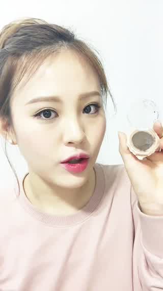 アップスタイルのマストメイク！誰でも小顔になれる、綺麗なヘアラインの作り方