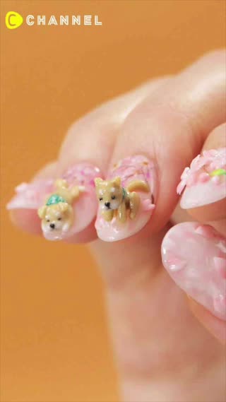 เจ้าหมาชิบะ นั่งเล่นบนเล็บซากุระชมพู