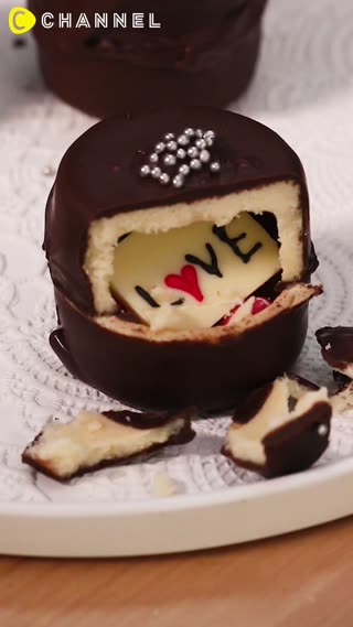 中間有驚喜！膠囊巧克力