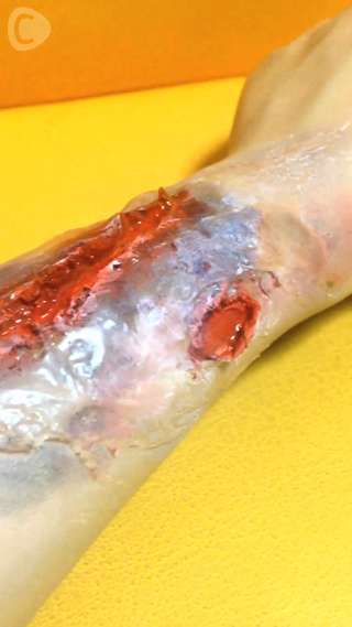 簡単にできちゃう♡YuRiが教えるハロウィン傷口メイク！