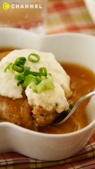 お出汁のあんかけと山芋でいただく和風ハンバーグ