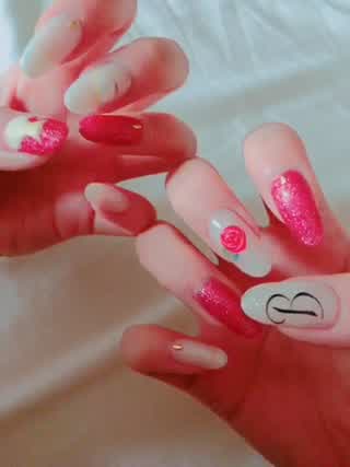 今最もトレンドの美女と野獣のネイルに挑戦！あえてベルイエローを使わないカラーに！