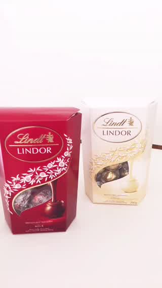 自分へのご褒美に♡中からチョコがとろけ出す！リンドールチョコ
