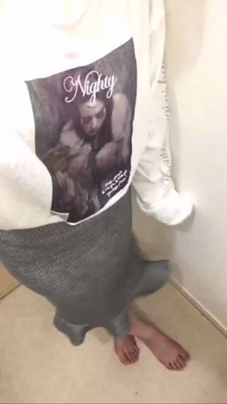 まこちょのロンTとペンシルスカートを使ったコーデ