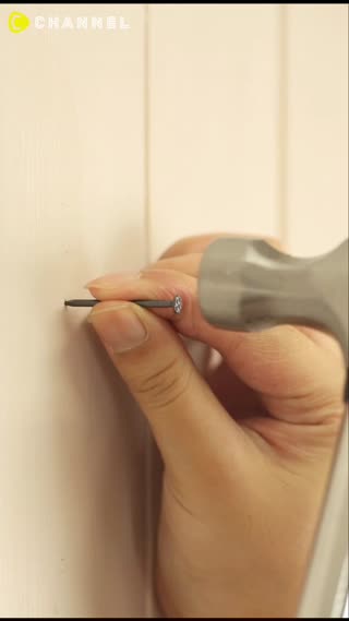 Trik aman memasang paku