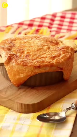 幸福的酥脆感♡劃開派皮就融化♪融化起司的酥皮奶油燉菜