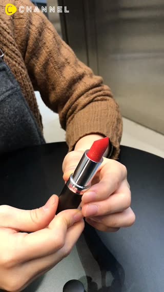 難道是可以吃的化妝品！？化妝品型巧克力♡