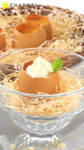 พุดดิ้งโคลล่อนในเปลือกไข่  