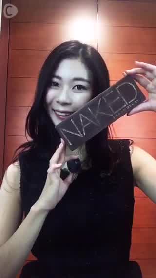 アーバンネイキッドパレットでパール入りシャドウのメイク☆