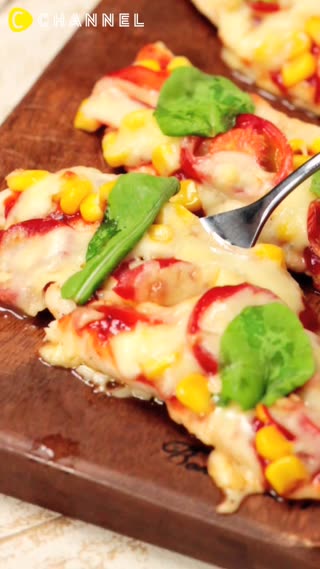 準備色彩繽紛的料理來和姊妹聚會！用雞胸肉當餅皮作披薩