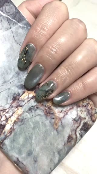 跟手機殼搭成套！流行貓眼石天然石美甲當道✨✨